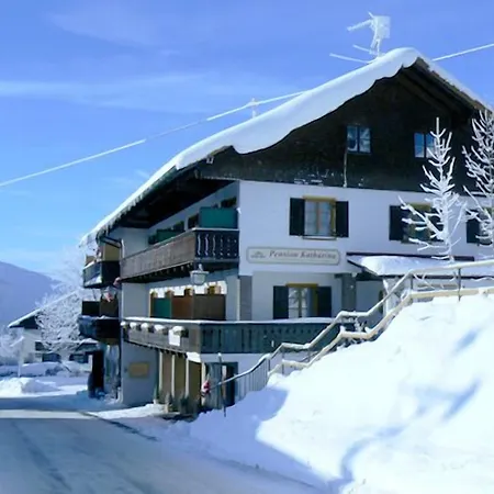 - Katharina Konukevi 2*